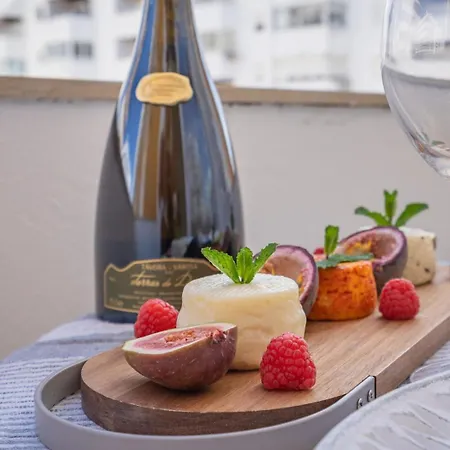 Hostwise - Seaside Escape With Balcony *