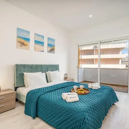 Apartment Hostwise - Seaside Escape With Balcony