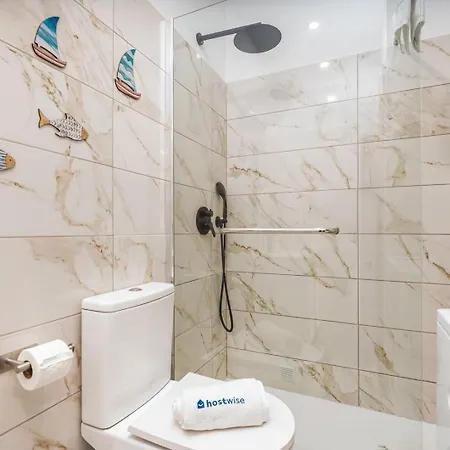 Hostwise - Seaside Escape With Balcony *