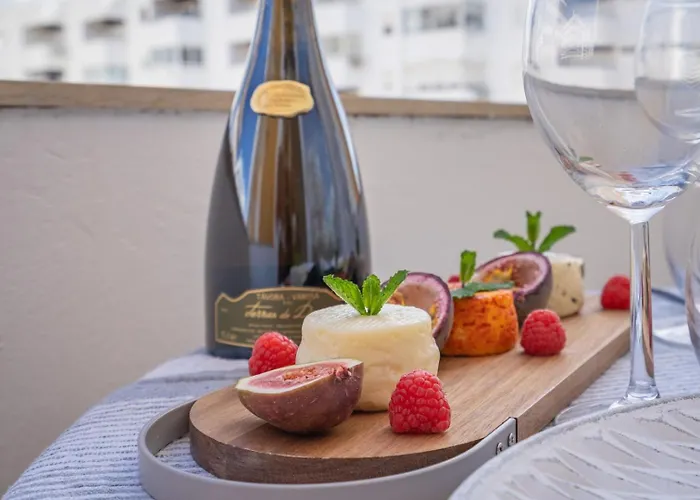 Hostwise - Seaside Escape With Balcony *