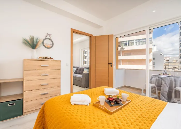 Appartamento Hostwise - Seaside Escape With Balcony