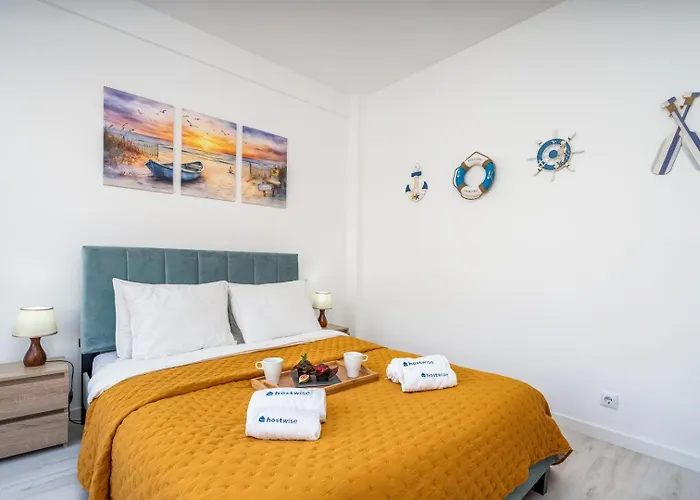 Hostwise - Seaside Escape With Balcony