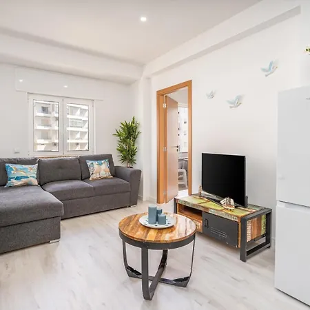 Apartment Hostwise - Seaside Escape With Balcony *