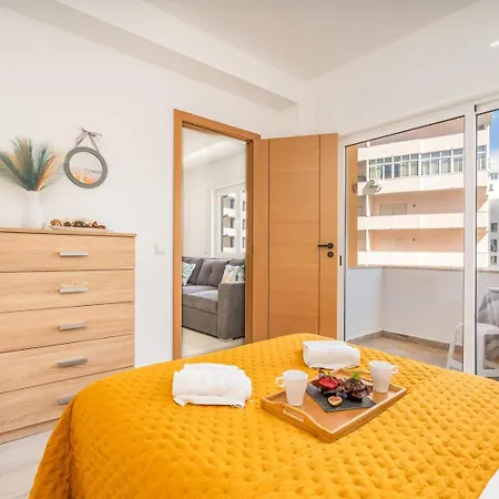 דירה Hostwise - Seaside Escape With Balcony