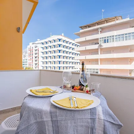 דירה Hostwise - Seaside Escape With Balcony *