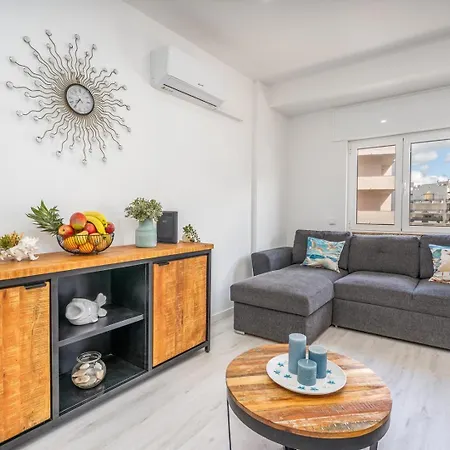 דירה Hostwise - Seaside Escape With Balcony